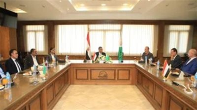 محافظ الجيزة: توافر العديد من الفرص الاستثمارية الواعدة بقطاعات الصناعة والسياحة والإنشاءات