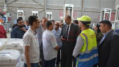 محافظ سوهاج: معرض دائم بكل مدينة لعرض منتجات المناطق الصناعية