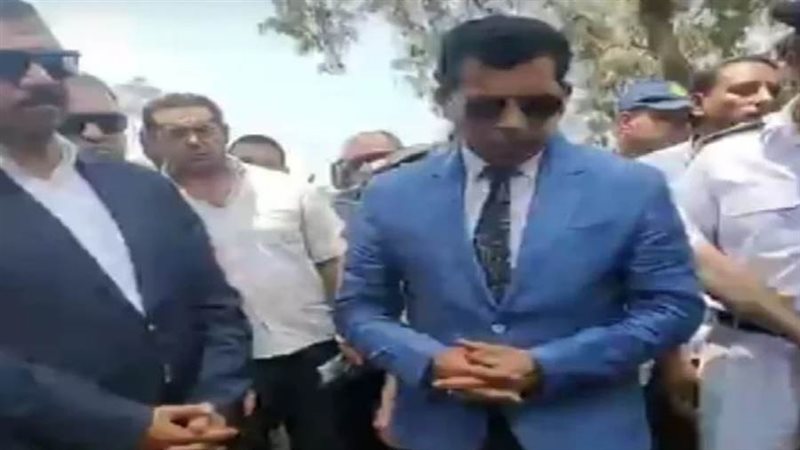 وزير الشباب خلال