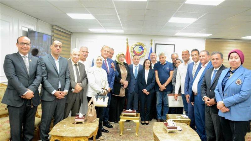 محافظ البحيرة تستقبل