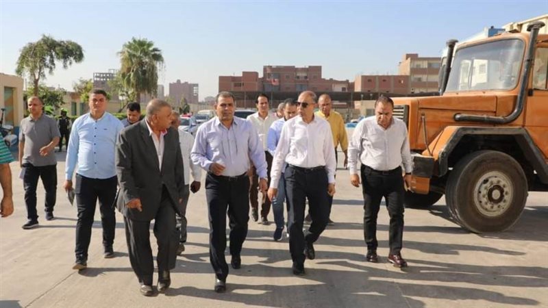 محافظ المنيا خلال