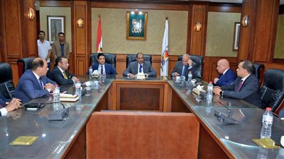 أعضاء الهيئة البرلمانية وهيئة مكتب حزب مستقبل وطن يقدمون التهنئة لمحافظ سوهاج