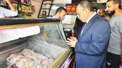 محافظ أسيوط يقود حملة تموينية وإشغالات مكبرة بمنطقتي عزبة السجن والأزهر بحي شرق