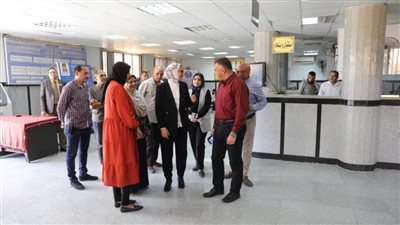 نائب محافظ الوادي الجديد تتابع سير العمل بالمركز التكنولوجي وخدمة المواطنين بالخارجة