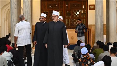 الأزهر يجمع الطلاب الوافدين على مائدة إفطار جماعي في ذكرى عاشوراء 