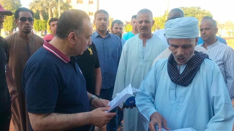 جانب من جولة المحافظ