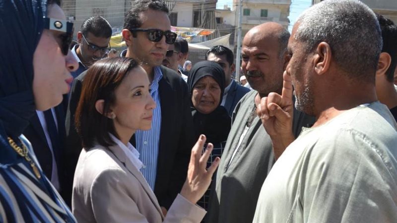 محافظ البحيرة تستمع