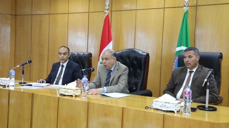 محافظ المنيا خلال