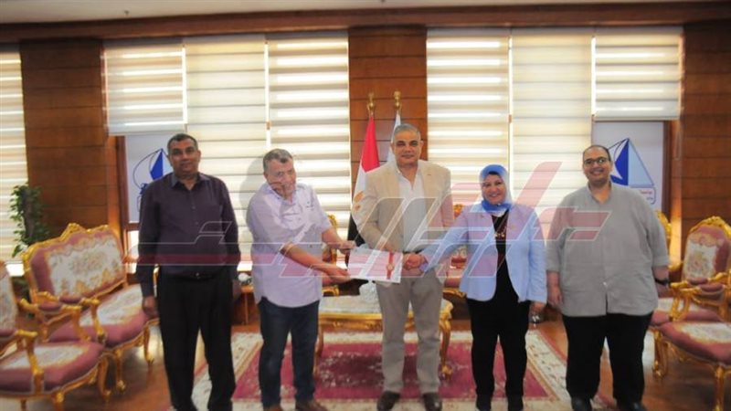 خلال التكريم