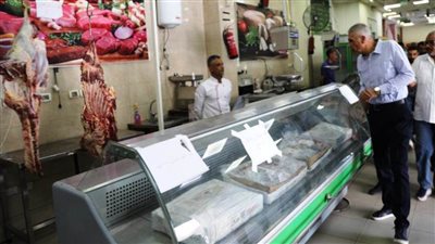    محافظ أسوان يؤكد: لن يسمح بأي احتكار للسلع في الأسواق والمحلات