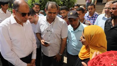 محافظ المنيا يحيل موظفين بالإدارة الصحية للتحقيق ويوجه بإنهاء إجراءات استخراج كارت الألبان