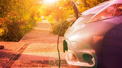 في موجة الحرارة الشديدة.. هل يتراجع أداء السيارات الكهربائية؟