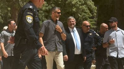 عاجل..  الوزير المتطرف بن غفير يقتحم المسجد الأقصى