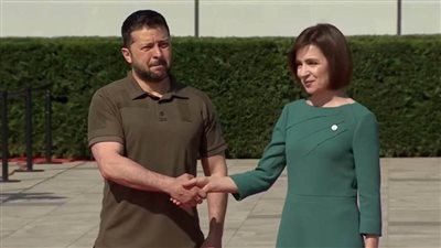 زيلينسكي يصل بريطانيا لحضور قمة المجموعة السياسية الأوروبية