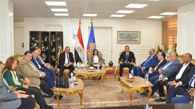 شاهد..محافظ البُحيرة تستقبل قيادات حزب حماة الوطن لتقديم التهنئة بالمنصب الجديد