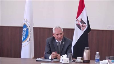  رئيس جامعة المنيا يُؤكد الالتزام بمعايير العمل المؤسسي