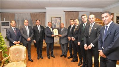 محافظ أسيوط يستقبل وفد مجلس إدارة نادي قضاة مجلس الدولة بالمحافظة لتقديم التهنئة على ثقة القيادة السياسية