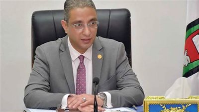 محافظ الفيوم يشيد بالرؤية الجديدة لهيئة تعليم الكبار