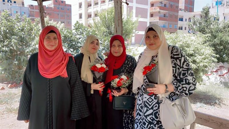 أولياء الأمور يستقبلون