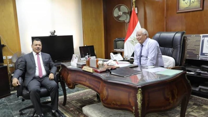 جانب من لقاء محافظ