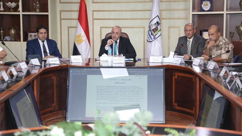 اجتماع محافظ بنى