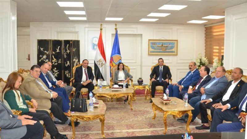 محافظ البحيرة تستقبل