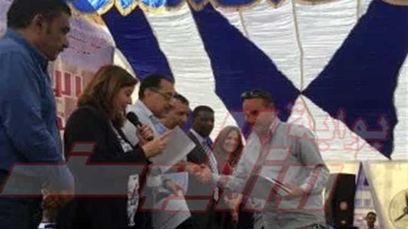 وزير الإسكان ومحافظ