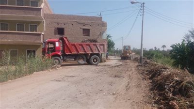 محافظ أسيوط:رفع نتائج تطهير الترع والمصارف بقرية العقال البحري بالبداري لضمان وصول المياه