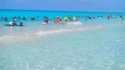 شواطئ مرسي مطروح تستقبل آلاف المصطافين