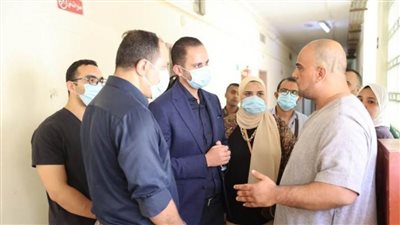 نائب وزير الصحة يوصي بمكافأة لفريق مكافحة العدوى بمستشفى هليوبوليس