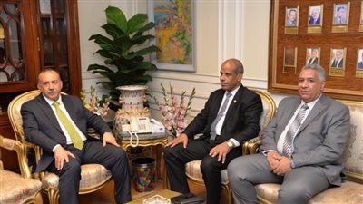 محافظ أسيوط يستقبل وكيل وزارة المالية لتقديم التهنئة على اختياره محافظًا للإقليم