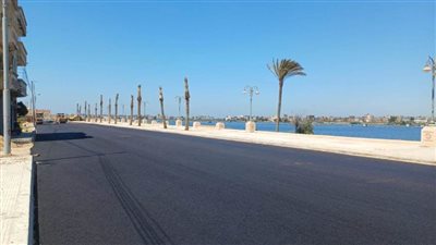 بالصور.. رصف طريق كورنيش رشيد بطول 1.3كم وبتكلفة استثمارية 15.8 مليون جنيه