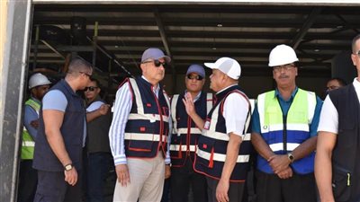 وزير قطاع الأعمال يتفقد مصانع «النصر للأسمدة» بالسويس ويبحث خطط التطوير