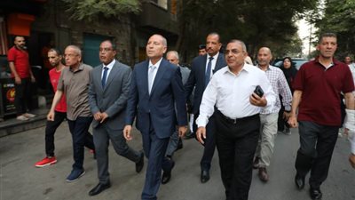 محافظ القاهرة يتابع أعمال التطوير الجارية بشارعي أحمد زكي والفيوم