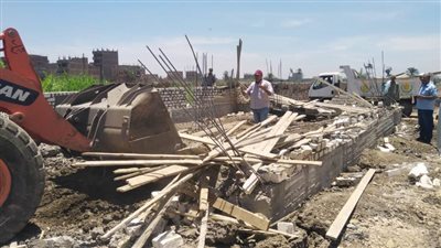 محافظ أسيوط: إزالة 11 حالة تعدٍ على أراضٍ زراعية ومخالفات بناء