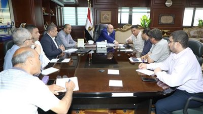 محافظ بني سويف يوجه بحل عاجل للتخلص الآمن من ناتج صرف الخزانات الأهلية بقرية بني سليمان