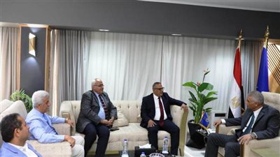 محافظ أسوان يلتقي وفد الكنيسة الإنجيلية لتقديم التهنئة بمناسبة توليه مسؤولية محافظة أسوان