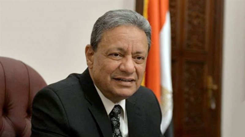 الكاتب الصحفي كرم