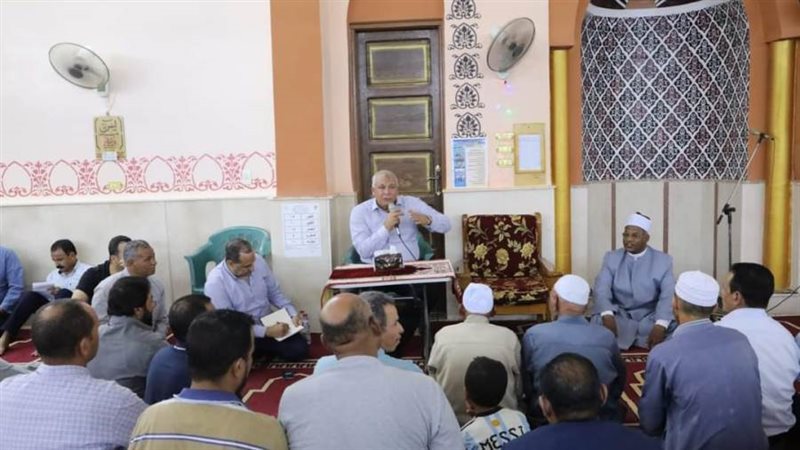 جانب من لقاء محافظ