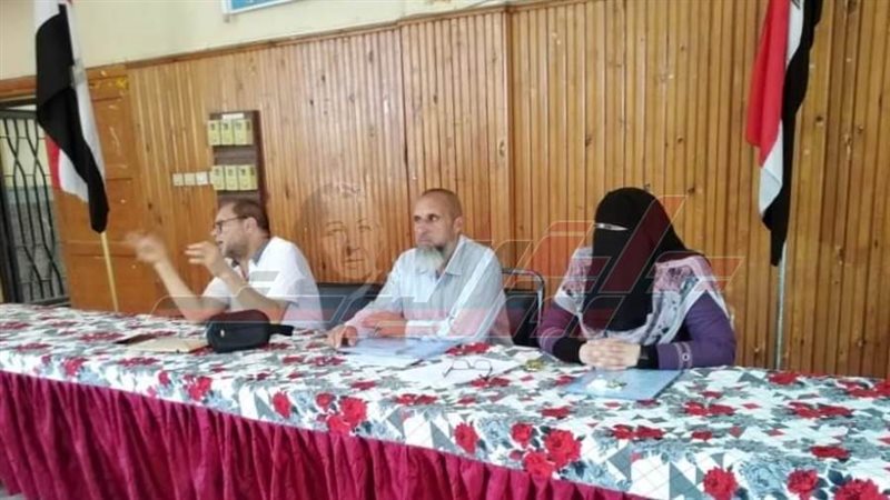 خلال الاجتماع