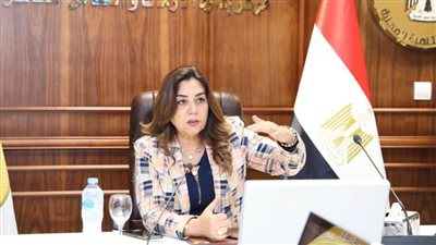 وزيرة التنمية المحلية تتابع مع 6 محافظين حالة الشواطئ وظاهرة السحب عليها