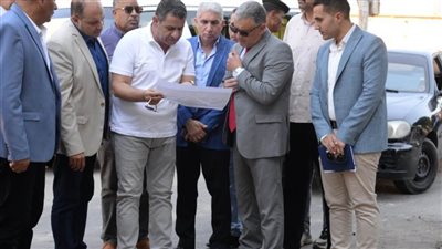 محافظ الإسماعيلية يتفقد أعمال تحويل الجزيرة الوسطى بشارع عرابي لممشى عام