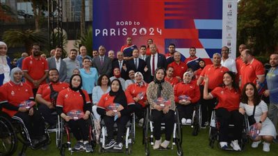 البعثة البارالمبية تلتقط الصورة الرسمية لبارالمبياد باريس في العلمين الجديدة