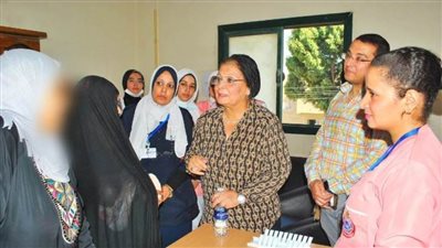 نائبة وزير الصحة تنصح السيدات بالمباعدة بين الحمل والآخر في وحدة روافع القصير بسوهاج