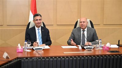  كامل يبحث  تعزيز التعاون  لتيسير نقل وتداول وتوزيع الأقماح والسلع الغذائية  