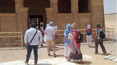 وفد سياحي إسباني يزور المناطق الأثرية في بني حسن وتل العمارنة وتونا الجبل بالمنيا