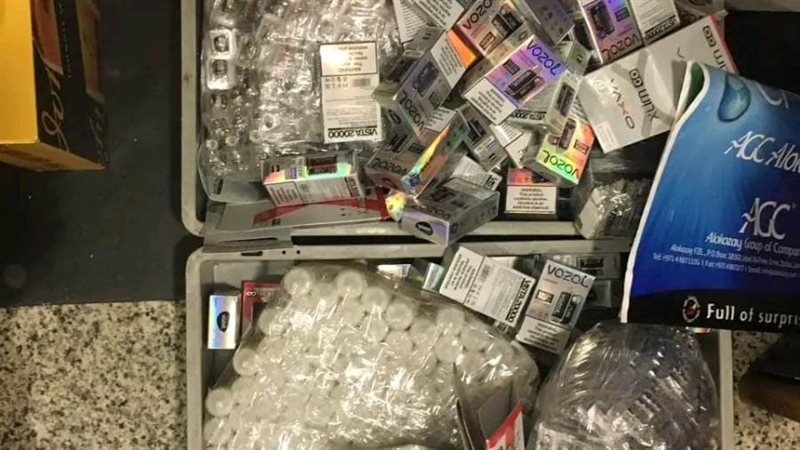 جمارك مطار برج العرب