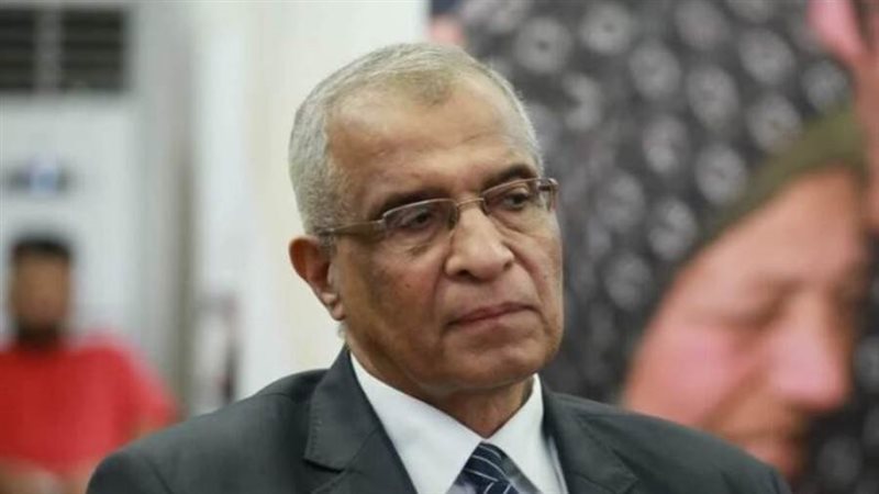 الدكتور عبد العزيز