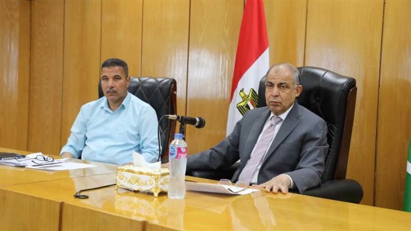 محافظ المنيا خلال