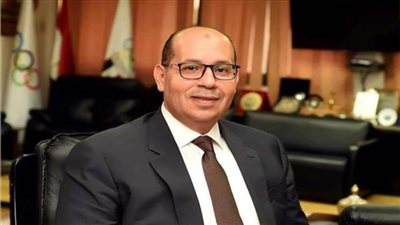 ياسر إدريس يسافر اليوم لفرنسا ويعلن انتهاء تأشيرات أعضاء البعثة المصرية 